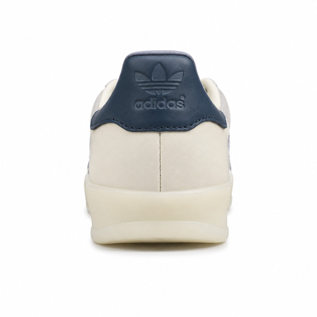 Adidas Gazelle crema detalle talón azul marino suela crema
