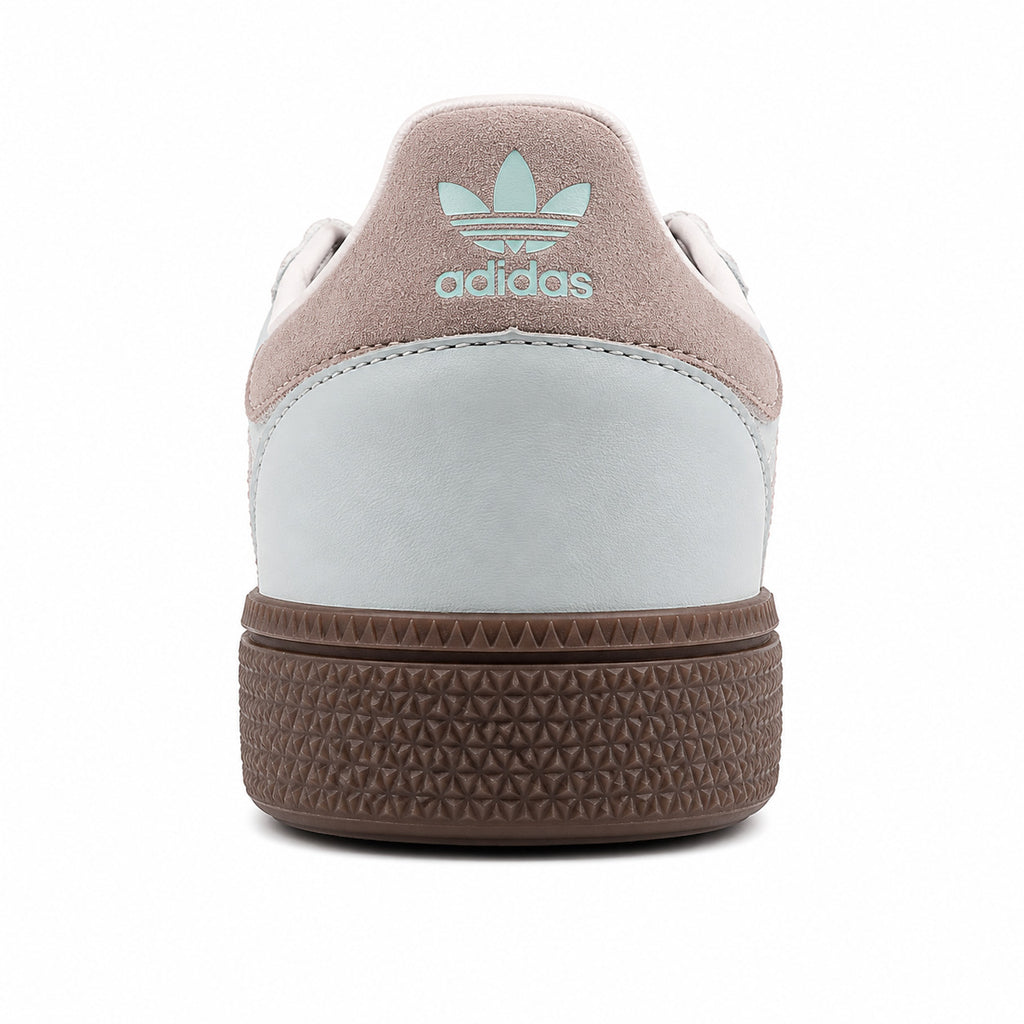 Adidas Handball Spezial x Kith azul hielo rosa polvo detalle contrafuerte trasero