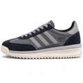 Adidas SL 72 RTN gris oscuro marino bandas gris claro detalle azul boost perfil izquierdo