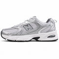 New Balance 530 plata metalizado vista lateral izquierda