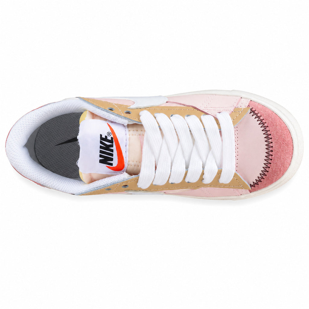 Nike Blazer Low 77 rosa beige blanco vista superior cordones
